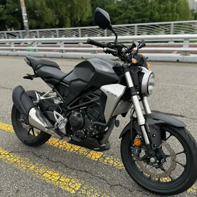 혼다 cbr300r 19년형 abs 짧은키로수 판매합니다