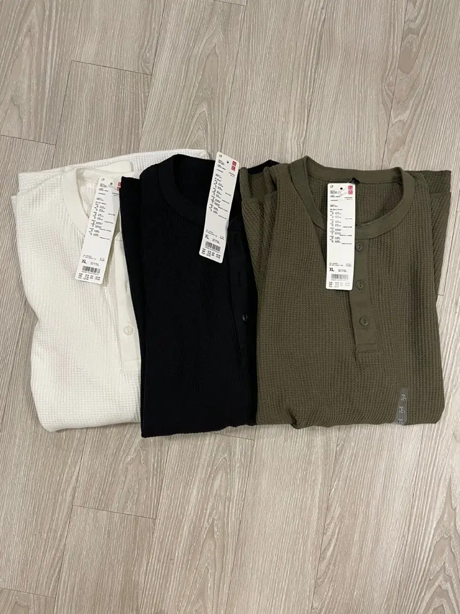 Uniqlo Waffle Henley Neck