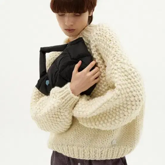 베뉴먼트 Hand Knitted Sweater