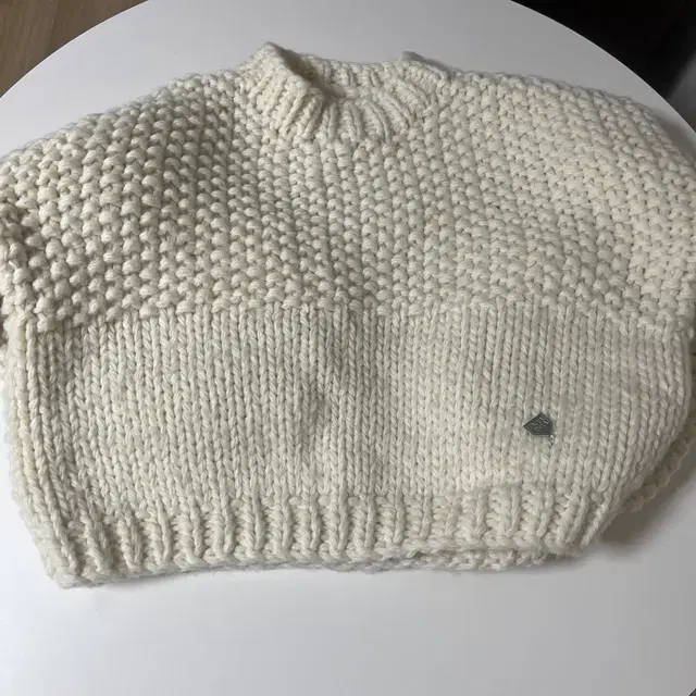 베뉴먼트 Hand Knitted Sweater