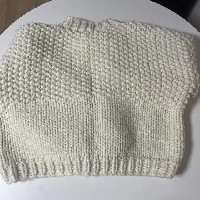 베뉴먼트 Hand Knitted Sweater