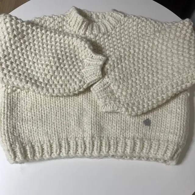 베뉴먼트 Hand Knitted Sweater