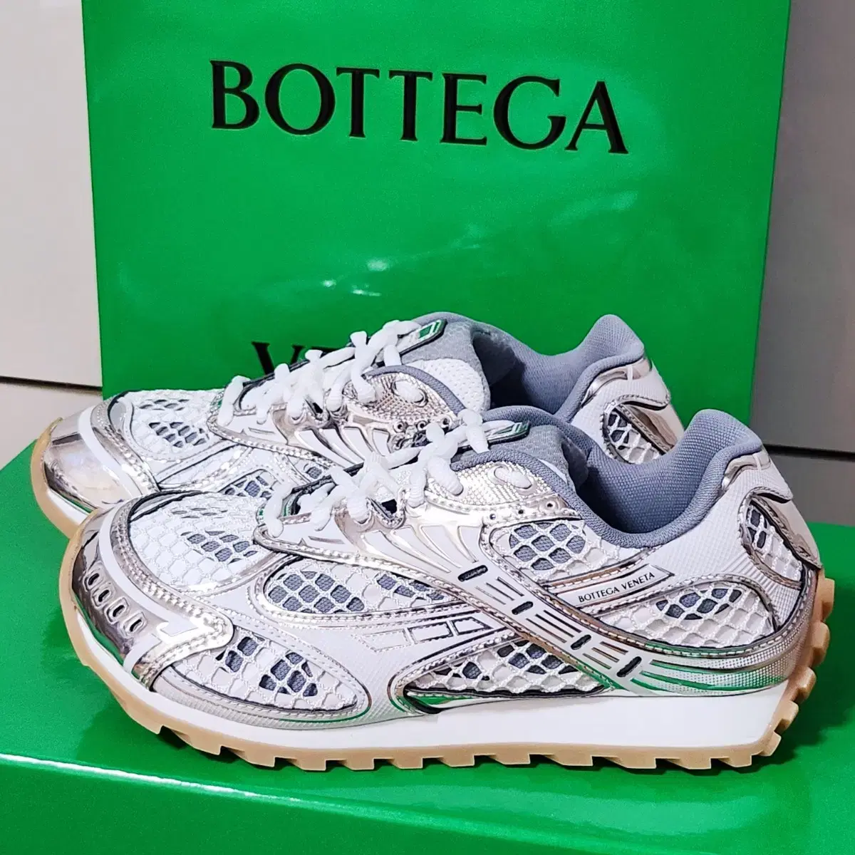 [Unworn/New] Bottega Veneta Orbit 38 in Silver Genuine