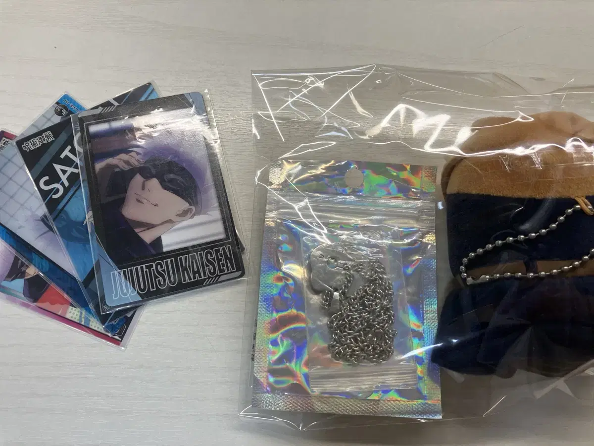 Gojo keyrings, necklaces, and photo cards Kugisaki no Bara doll Sells.