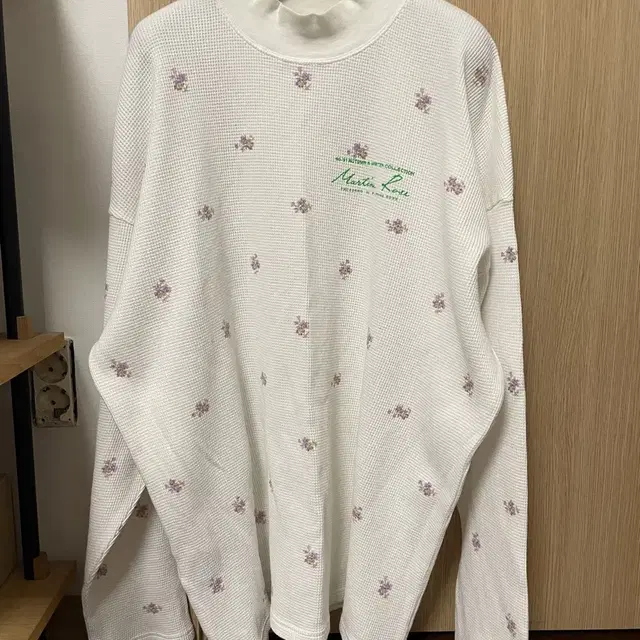 마틴 로즈 플라워 모크넥 롱슬리브 티셔츠 (size XL)