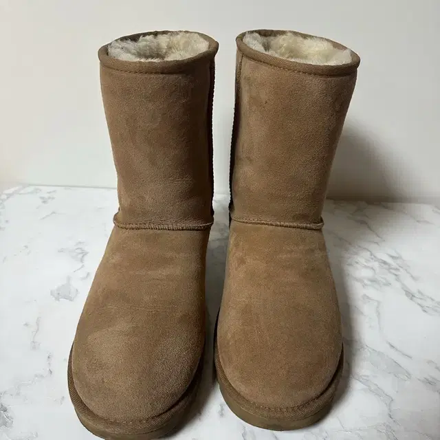 어그(ugg) 클래식숏 M 체스넛컬러 10(280size)