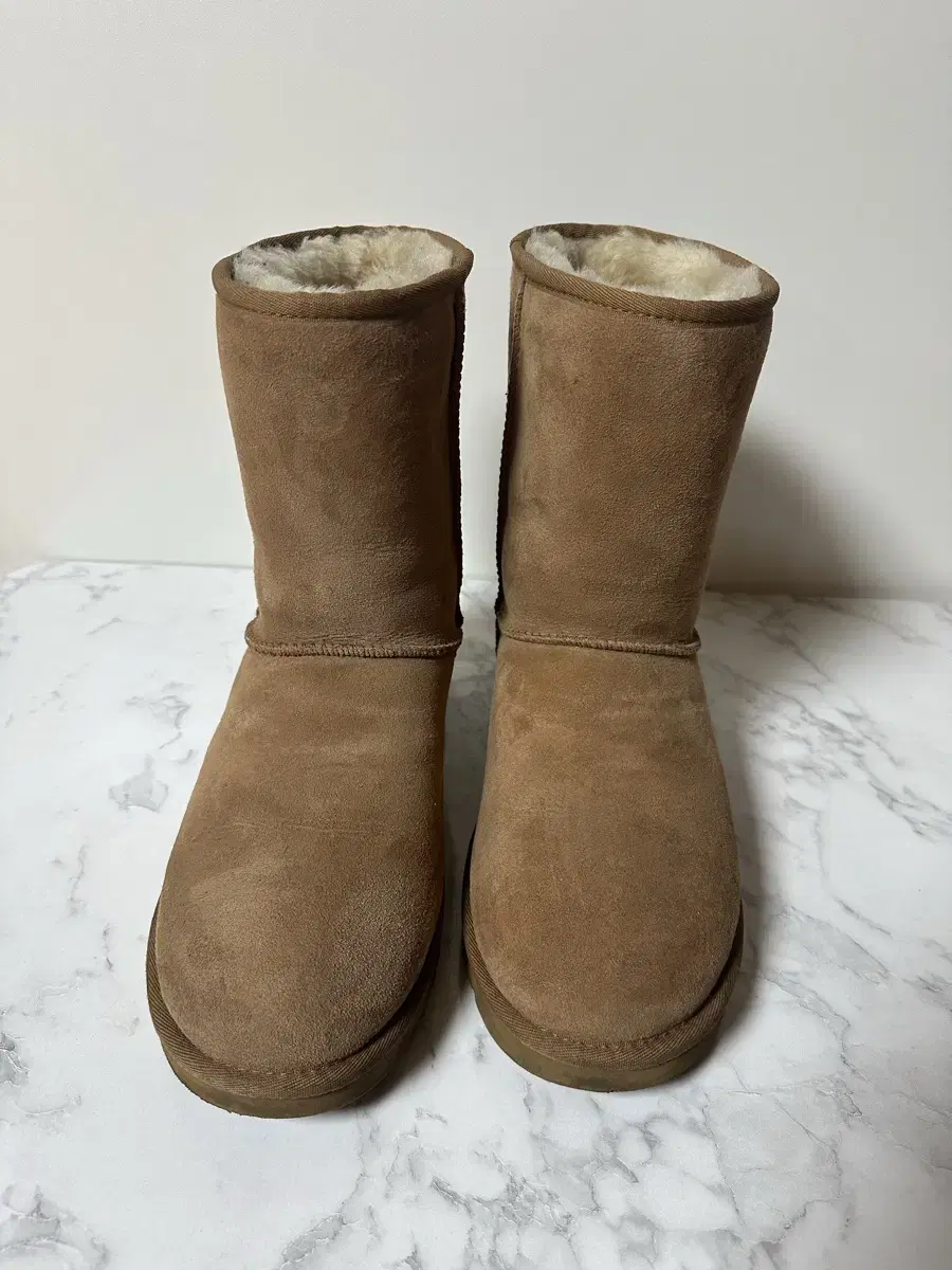 어그(ugg) 클래식숏 M 체스넛컬러 10(280size)