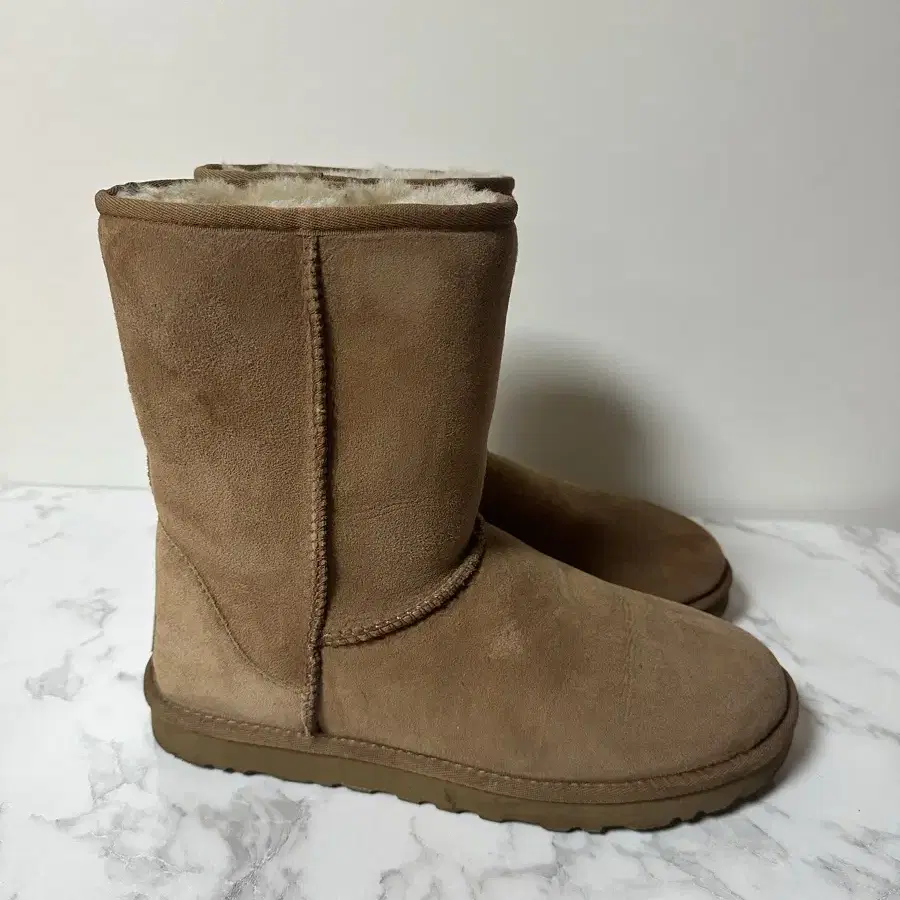 어그(ugg) 클래식숏 M 체스넛컬러 10(280size)