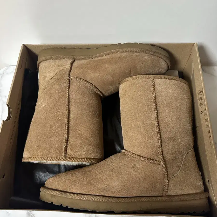 어그(ugg) 클래식숏 M 체스넛컬러 10(280size)