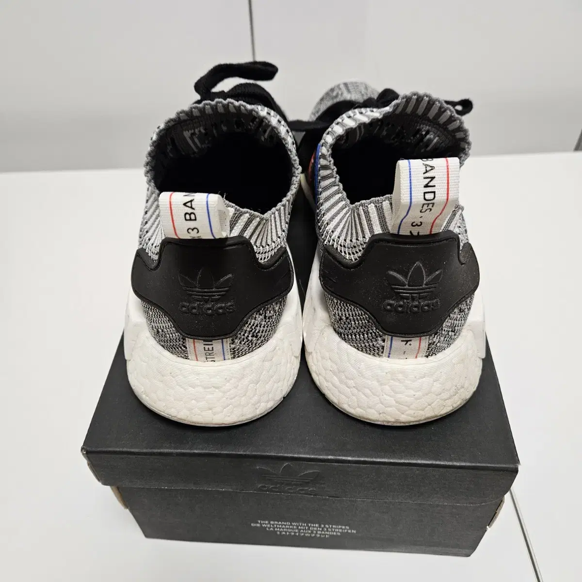 아디다스 NMD R1 프라임니트 트라이 컬러