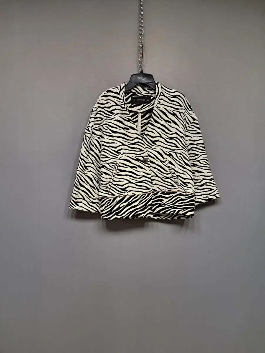 Zara 7-Sleeve Zebra Pattern Short Jacket