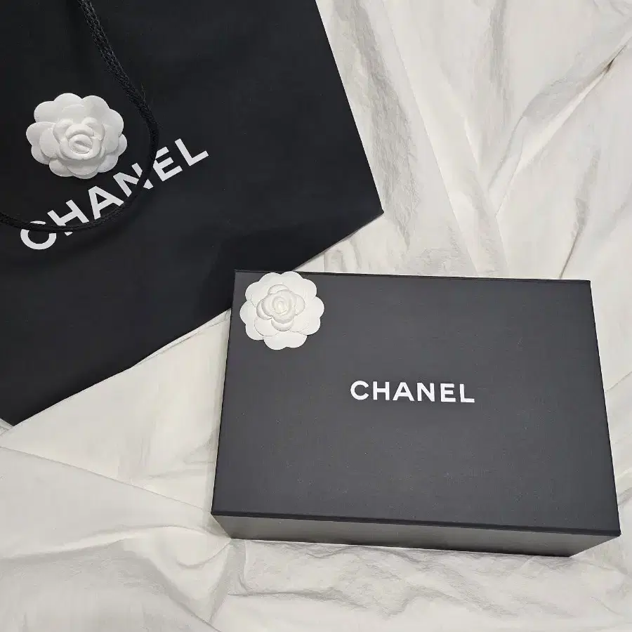 보이 샤넬 플랩 백 캐비어 은장 CHANEL 칩내장 내장칩 보이백 미듐