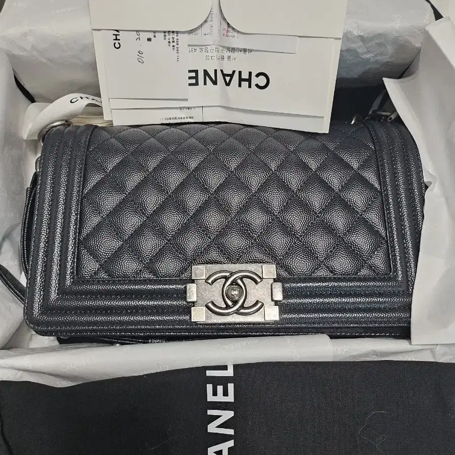 보이 샤넬 플랩 백 캐비어 은장 CHANEL 칩내장 내장칩 보이백 미듐