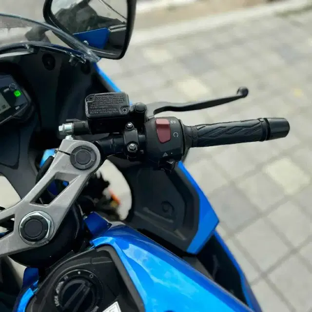 스즈키 gsx-r125 21년형 신차급 판매합니다