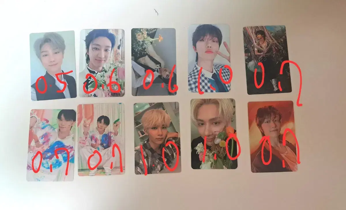 Seventeen photocard for sale (I'm stuck on the picture, I have to enlarge it to see everything)