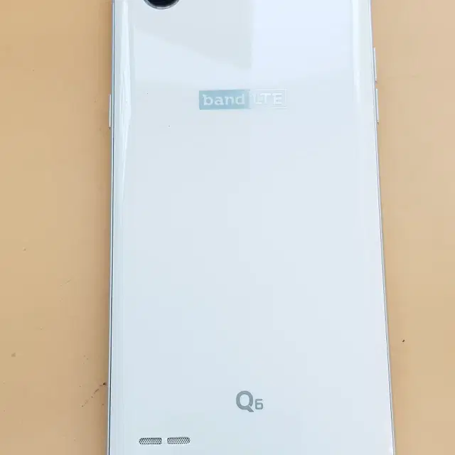 LG Q6 32G 화이트(X600) 깨끗한 무잔상 판매합니다