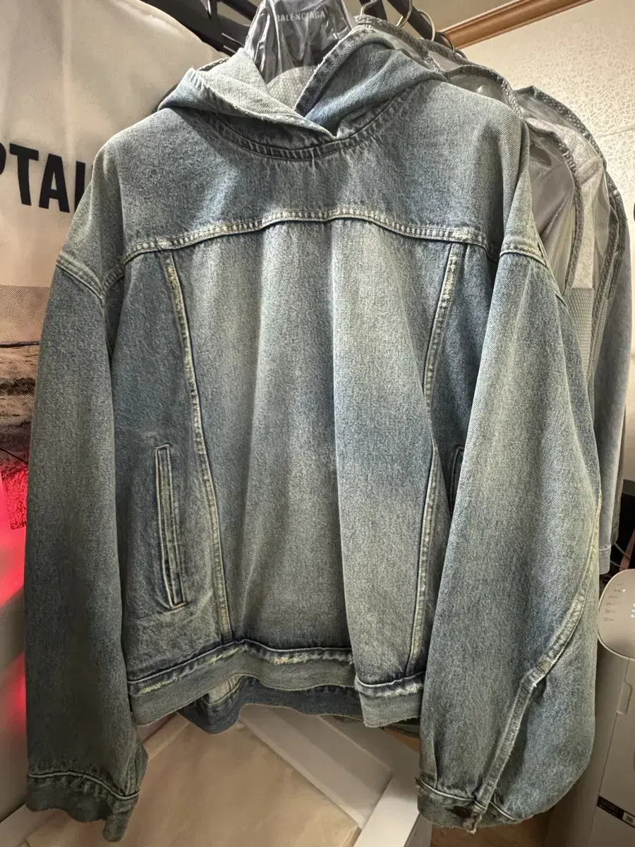 [1] Balenciaga 22FW Pull-Over Denim Hoodie