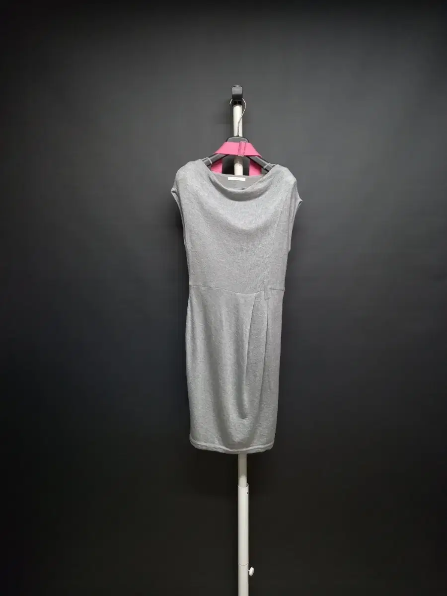 The IZAC CHUNCHU GRAY THIN MO ONEPIECE 44.55