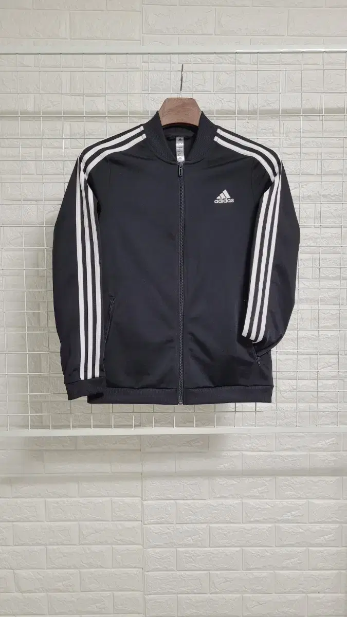 [M]AdidasNew Black X White Triangle Logo Track TopJersey Sporty Look!