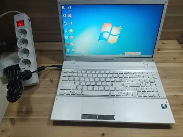 삼성 노트북 AMD -A4 판매 합니다 (NT305 V5A)