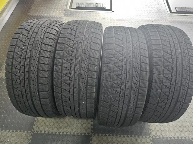 235/55R17 브릿지스톤 윈터타이어 1대분