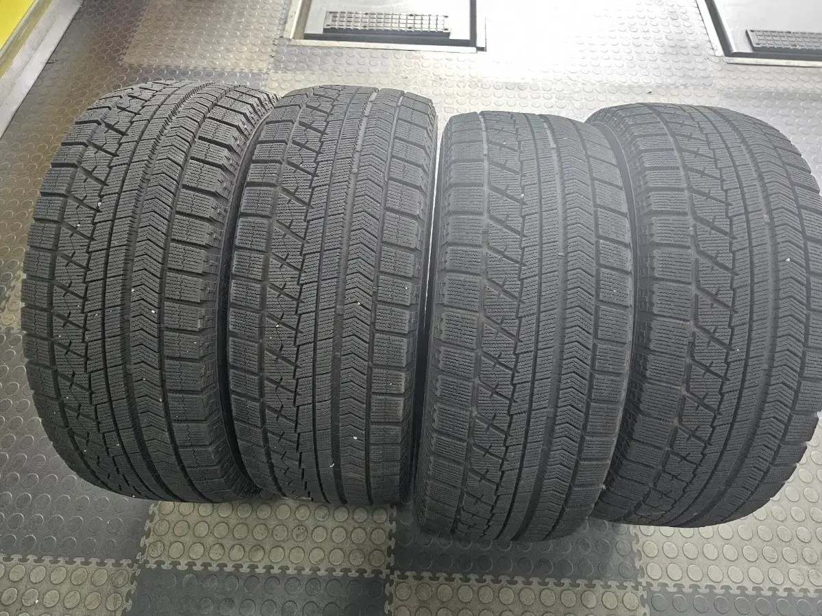 235/55R17 브릿지스톤 윈터타이어 1대분