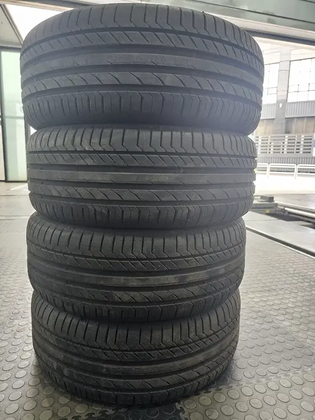 225/50R17 콘티넨탈 타이어 1대분