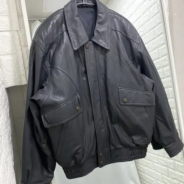 Vintage Leather Bomber Jacket