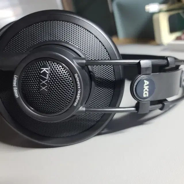 MassDrop AKG K7XX 헤드폰