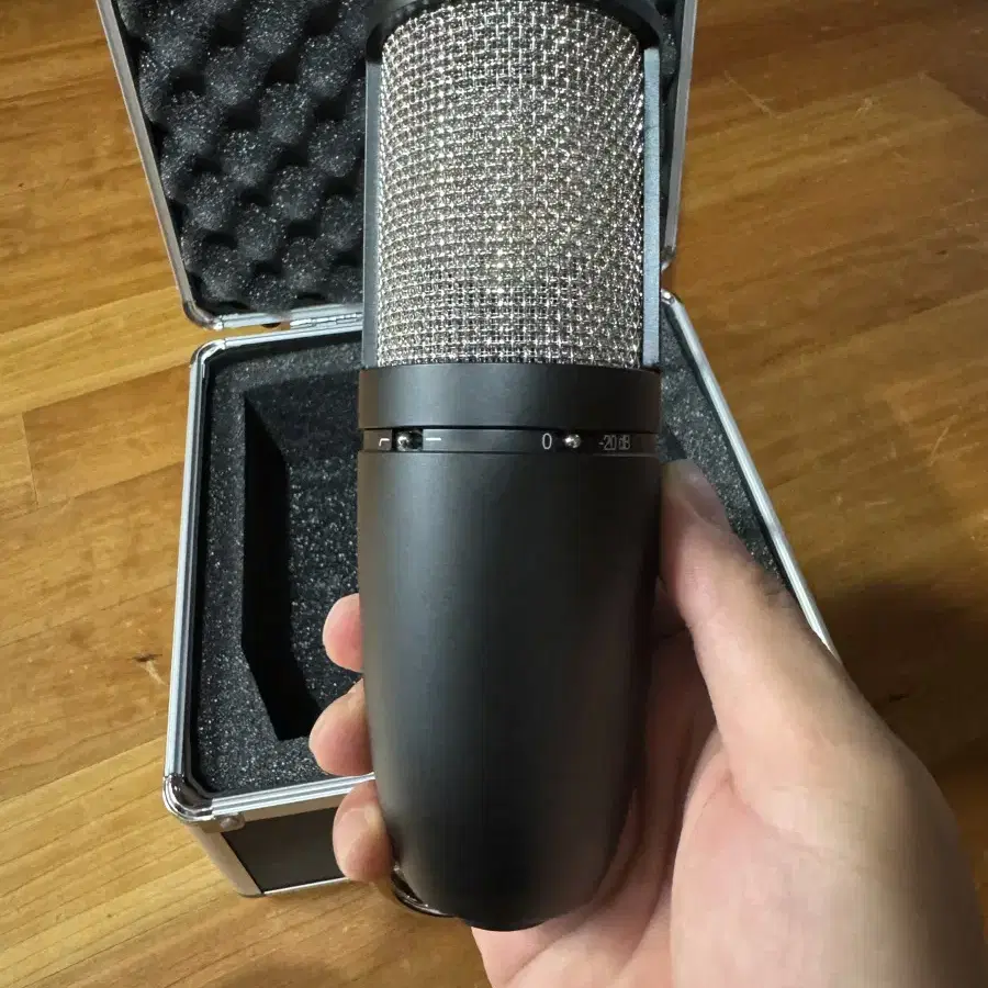 AKG P420 홈레코딩/방송용 유선마이크(미사용)