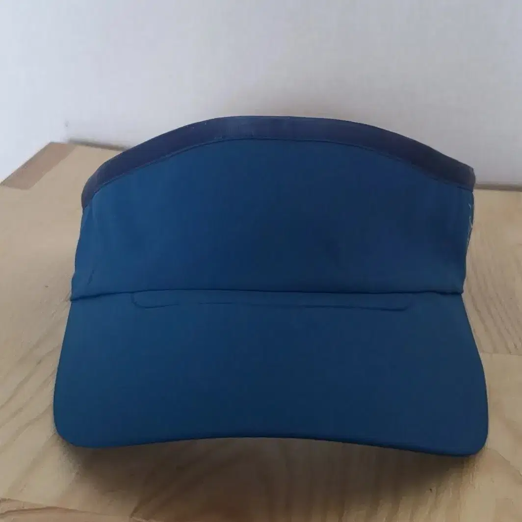 아크테릭스 Calvus Visor S/P~M/M (57cm)