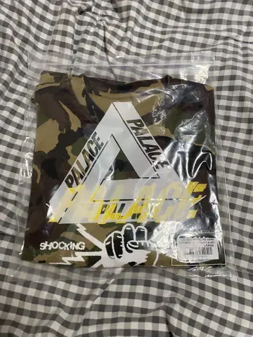 팔라스 쇼킹한 행동 티셔츠