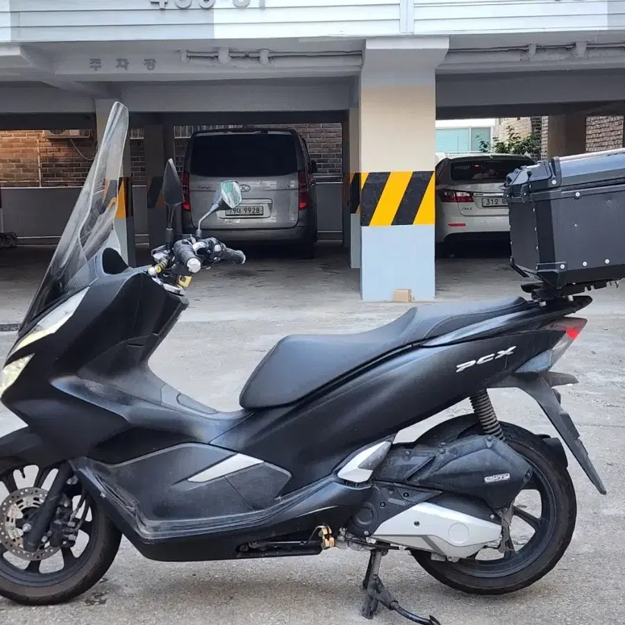 19년식 더뉴 PCX125 블랙 팝니다.