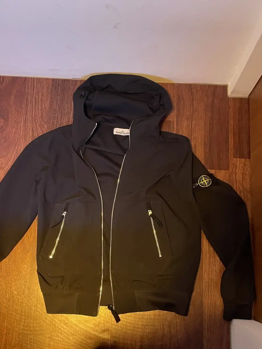스톤아일랜드 소프트쉘 21ss (M size)