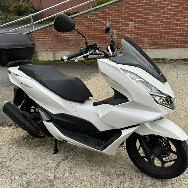 혼다 pcx125 21년식 짧은키로수 팝니다