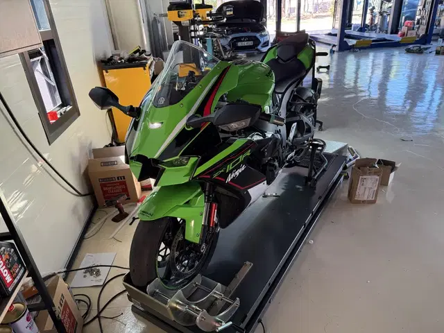 zx-10r 21년식 3800키로 주행차랑 판매합니다