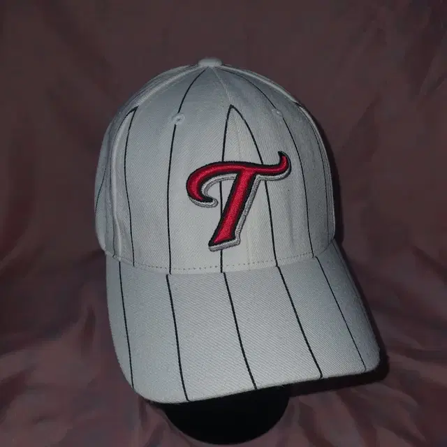 LG TWINS 무적엘지. 스트라이프볼캡 .59