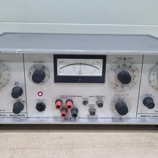 RACAL-DANA 9083  2-TONE Signal Source