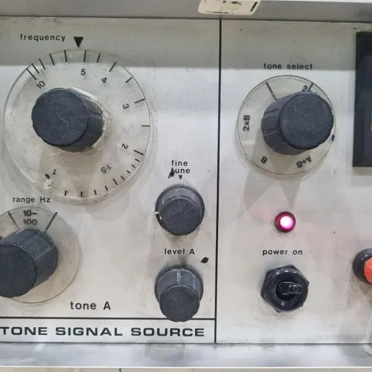 RACAL-DANA 9083  2-TONE Signal Source