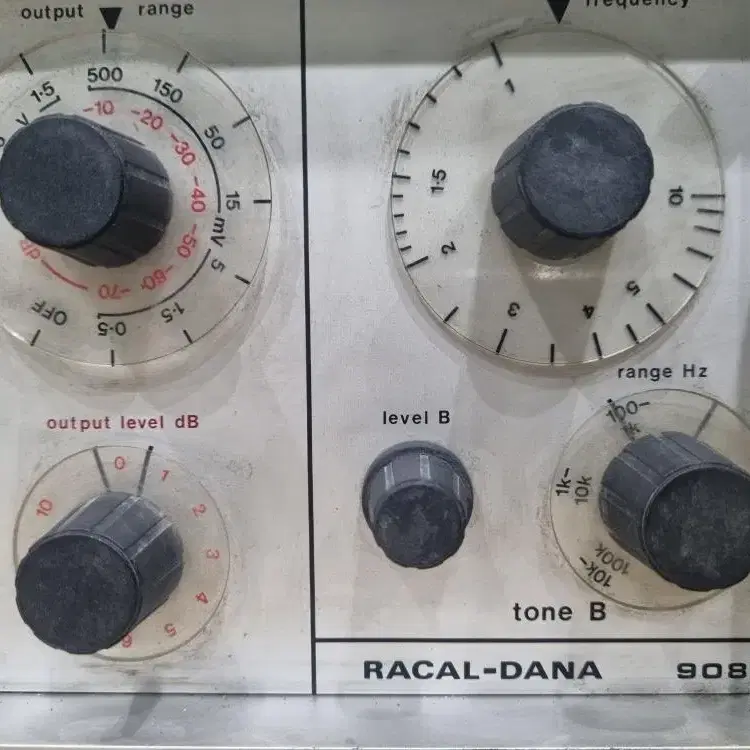 RACAL-DANA 9083  2-TONE Signal Source