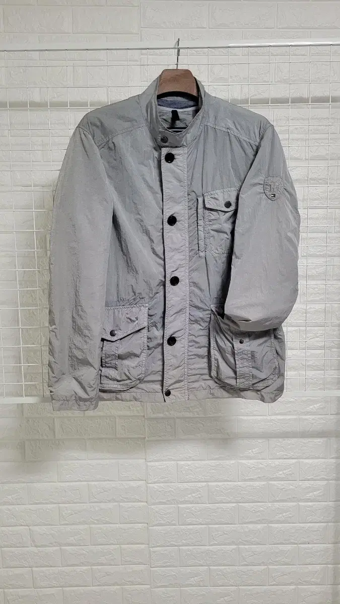 [L-105]Tommy Hilfiger Metallic gray pocketed nylon jacket with pocket detail Actual measurements105