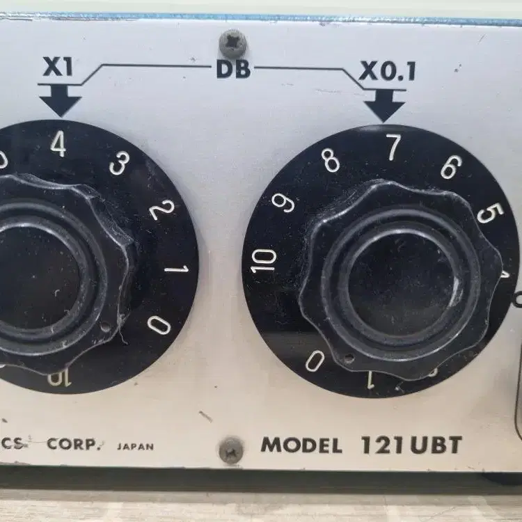 Audio Decade Attenuator 121UBT