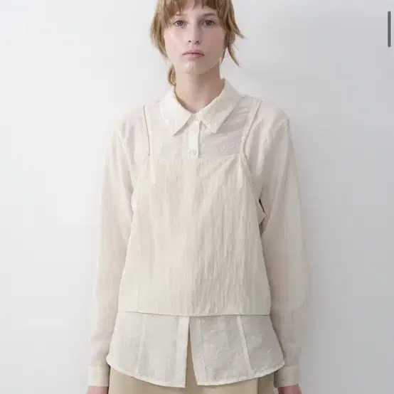 (택 달린 새상품) 유라고 Tencel sheer line blouse