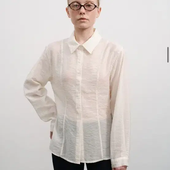 (택 달린 새상품) 유라고 Tencel sheer line blouse