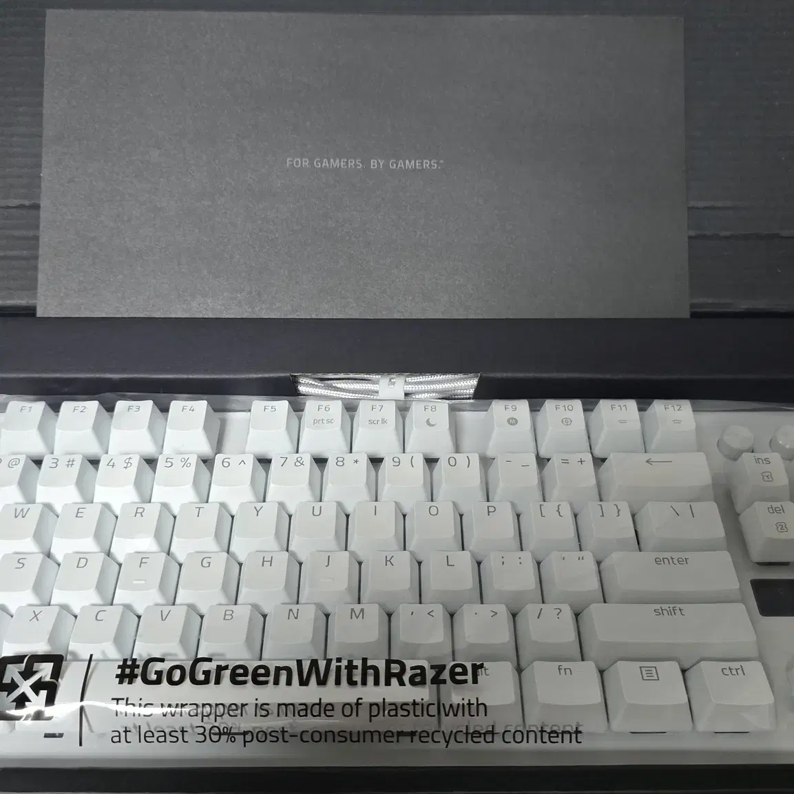 레이저 헌츠맨 v3 PRO TKL WHITE