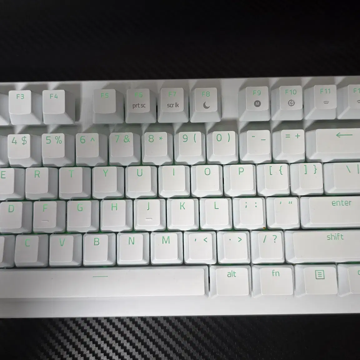 레이저 헌츠맨 v3 PRO TKL WHITE