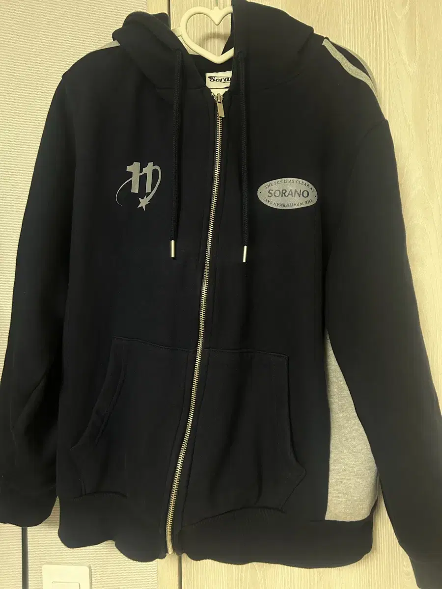 Sorano Hooded Zip Up