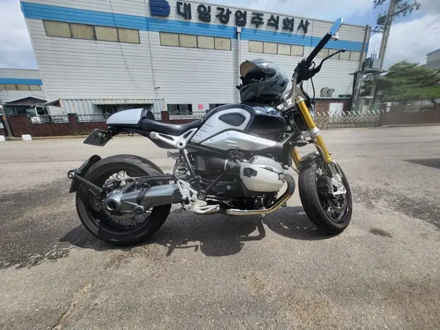 bmw R9T