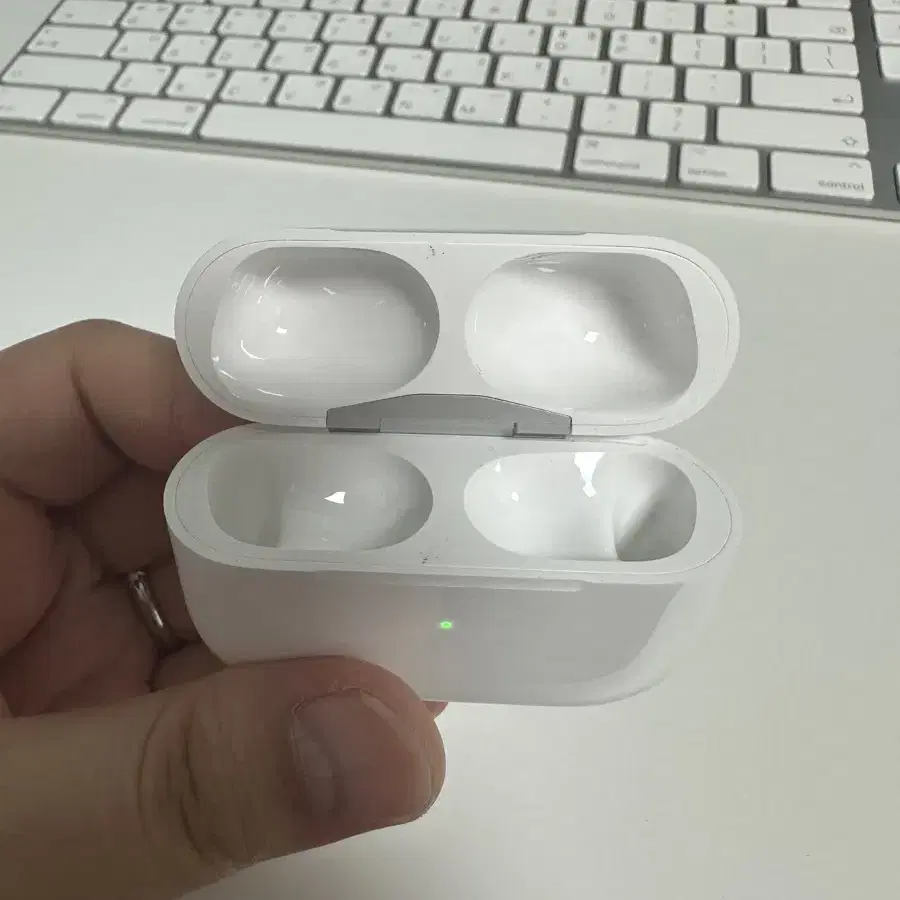 Airpods Pro 2세대 Magsafe 충전케이스 (C-타입)