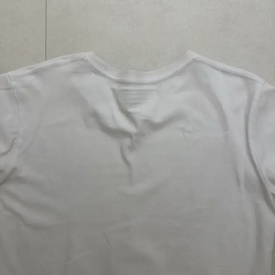 더 뮤지엄 비지터 HEART SPRAYED T-SHIRTS (WHITE)